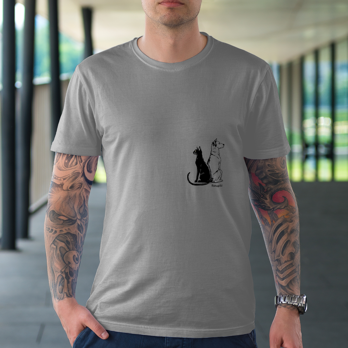 Mockup t-shirt unisex con disegno cane e gatto