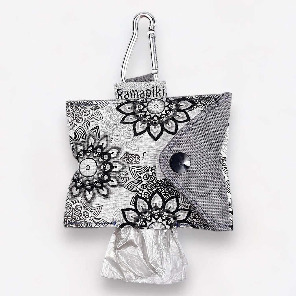Astuccio porta sacchetti in stoffa con mandala grigio