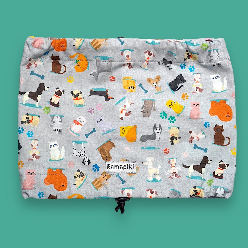 paraorecchie grigio con cani