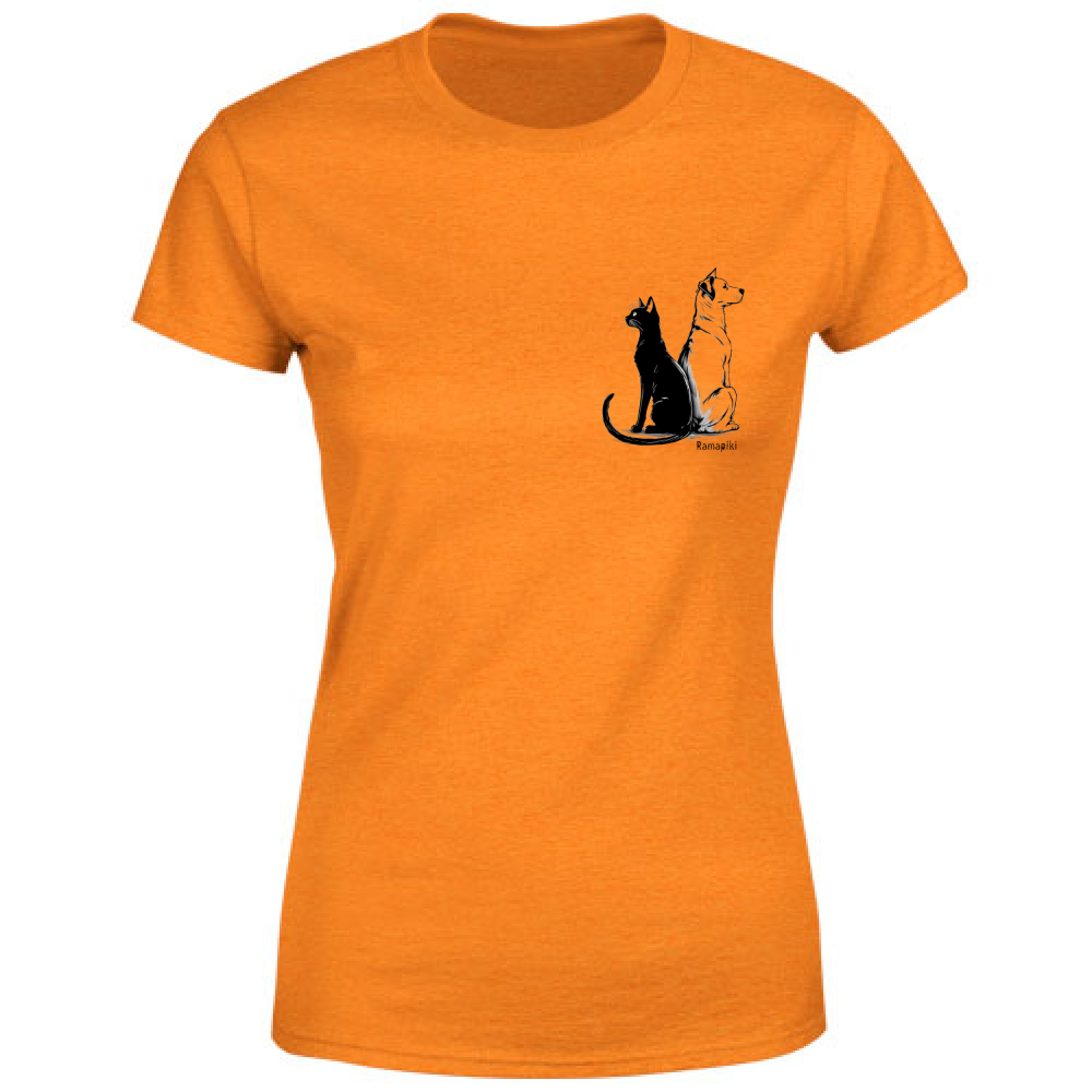 Dettaglio stampa cane e gatto su t-shirt donna arancione

