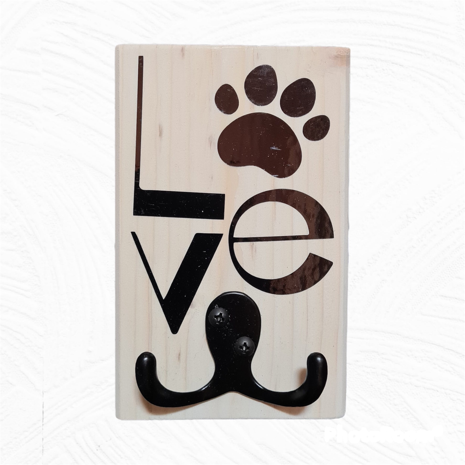 Appendino su base di legno con decorazione con scritta love